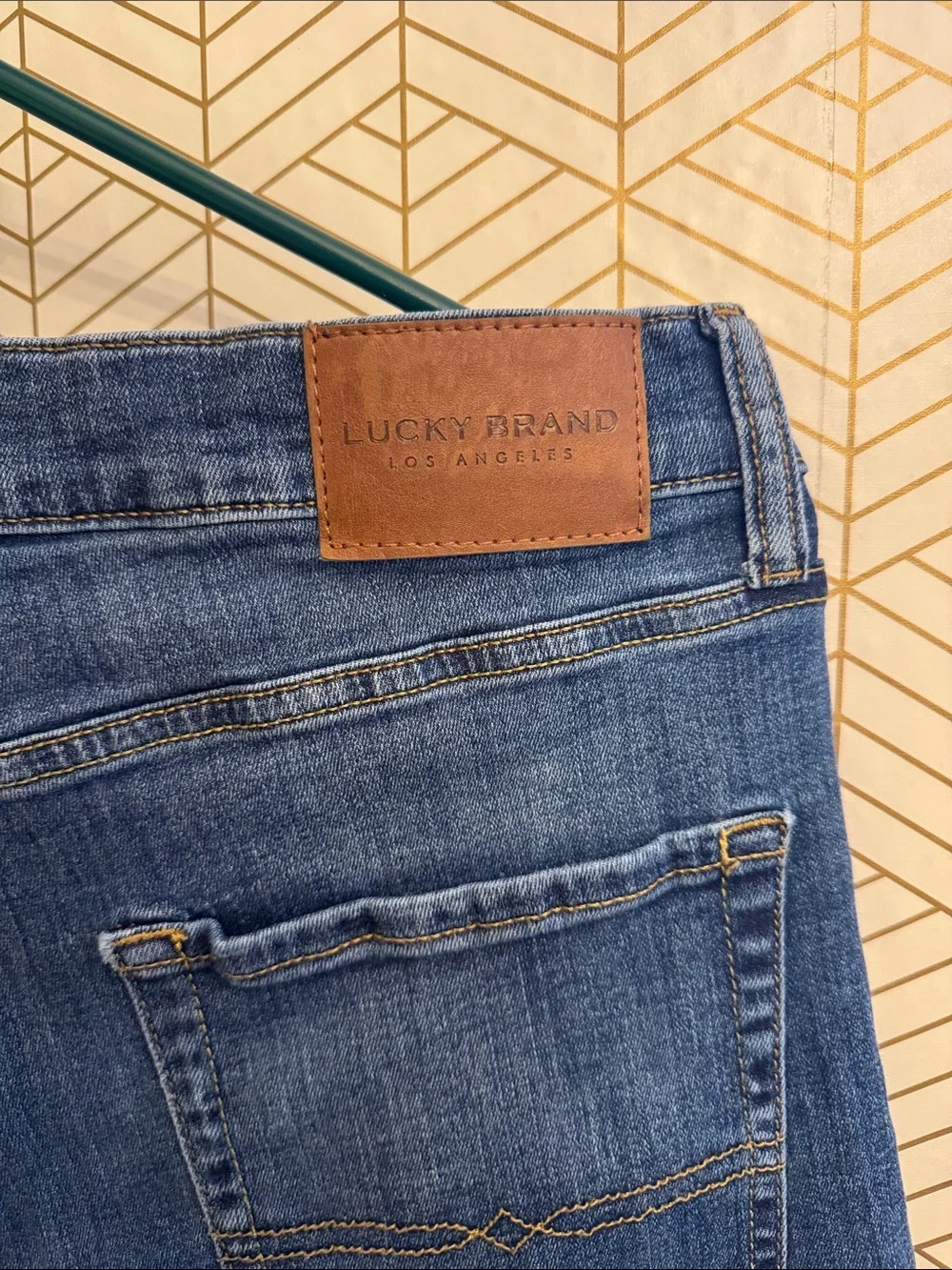 Lucky Brand Men's Medium Blue Athletic Slim Straight Jeans